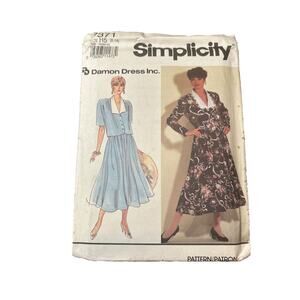 Simplicity 7371 Misses'/Miss Petite Two-Piece Dress.... Sizes: (6 - 14) UC